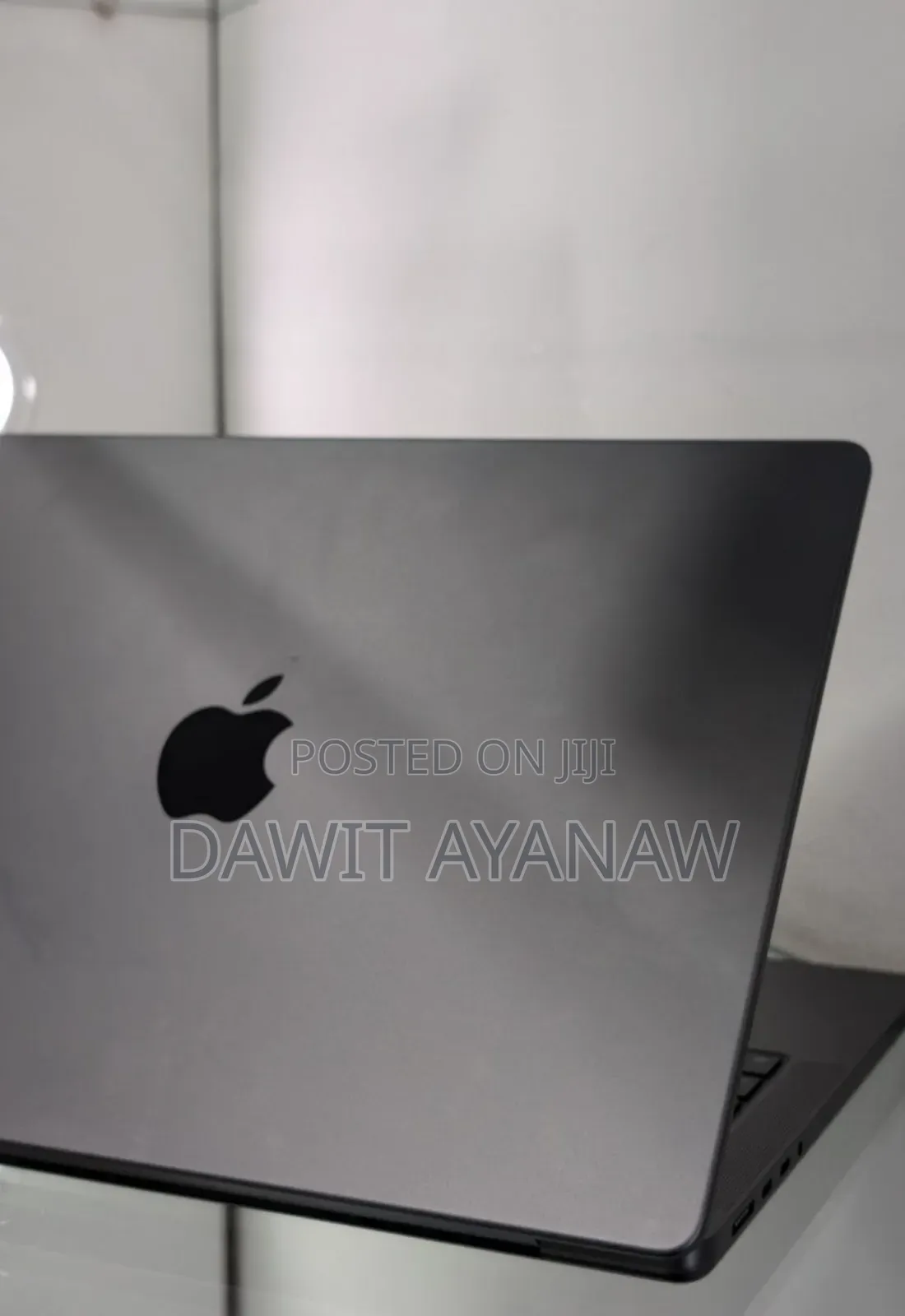 New Apple MacBook Pro 2023 M3 14-Inch 18GB Apple M3 Pro SSD 512GB