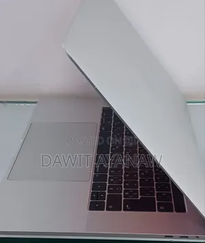 Photo - New Laptop Apple MacBook Pro 2017 16GB Intel Core I7 SSD 1T