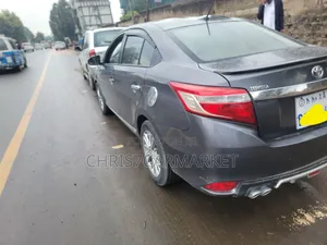 Toyota Yaris 2015 Gray