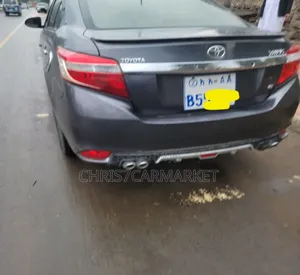 Toyota Yaris 2015 Gray