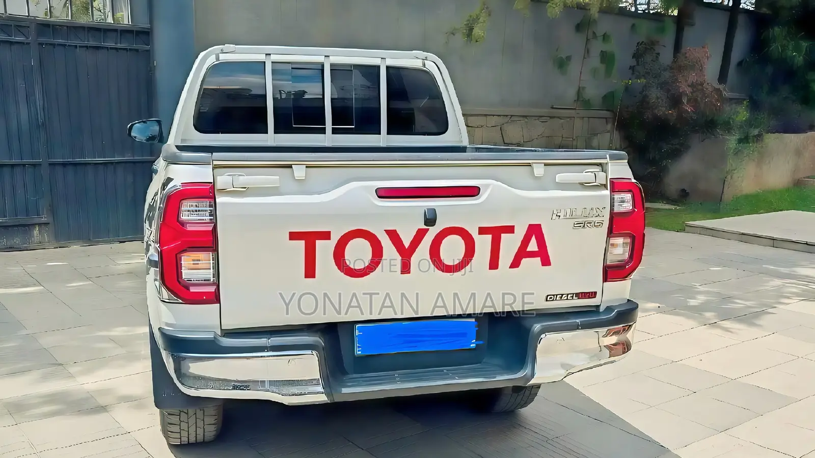 Toyota Hilux 2022 White
