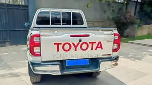 Toyota Hilux 2022 White