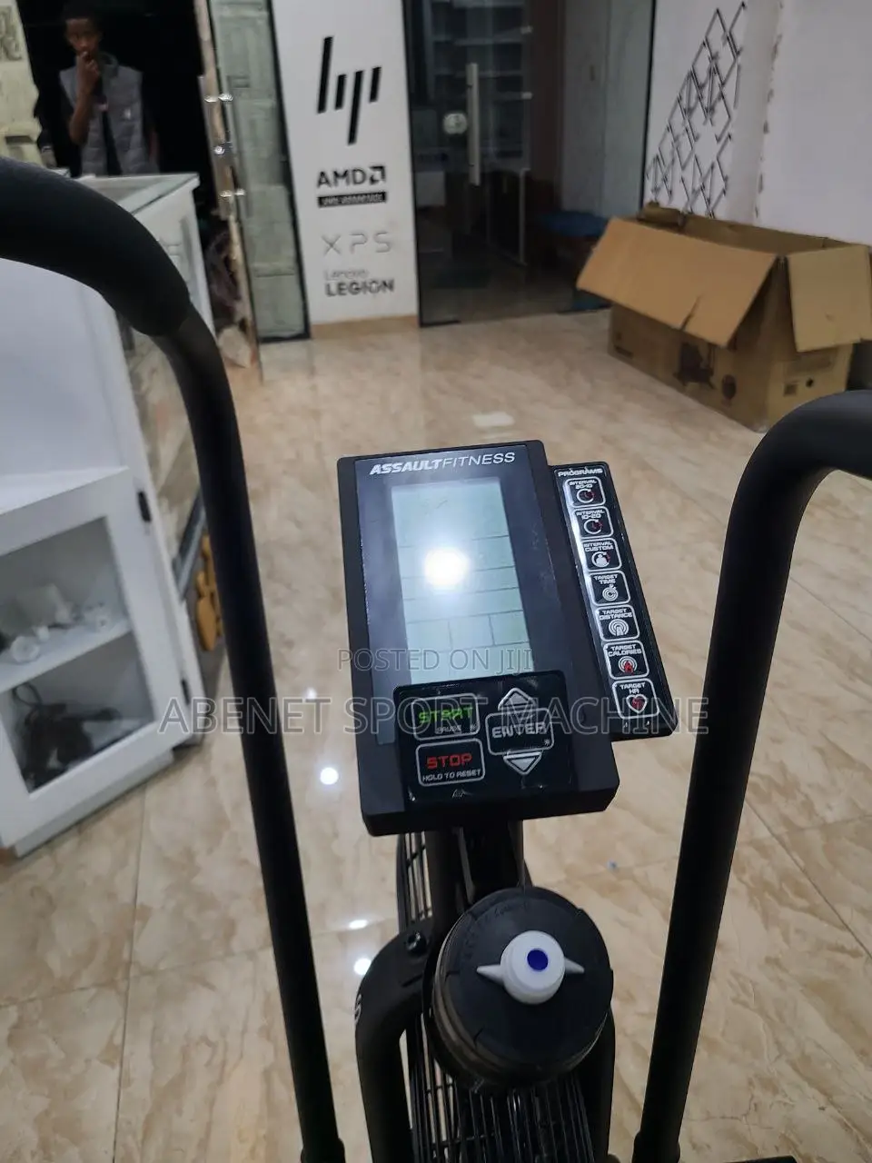 አዲስ እና ዘመናዊ የሆነ የassault Fitness Air Bike