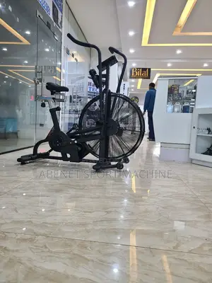 አዲስ እና ዘመናዊ የሆነ የassault Fitness Air Bike