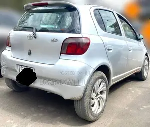 Photo - Toyota Vitz 1.0 FWD 5dr 2000 Silver