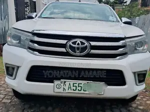 Photo - Toyota Hilux 2016 White