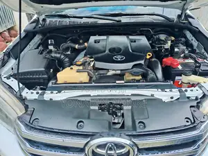 Toyota Hilux 2016 White