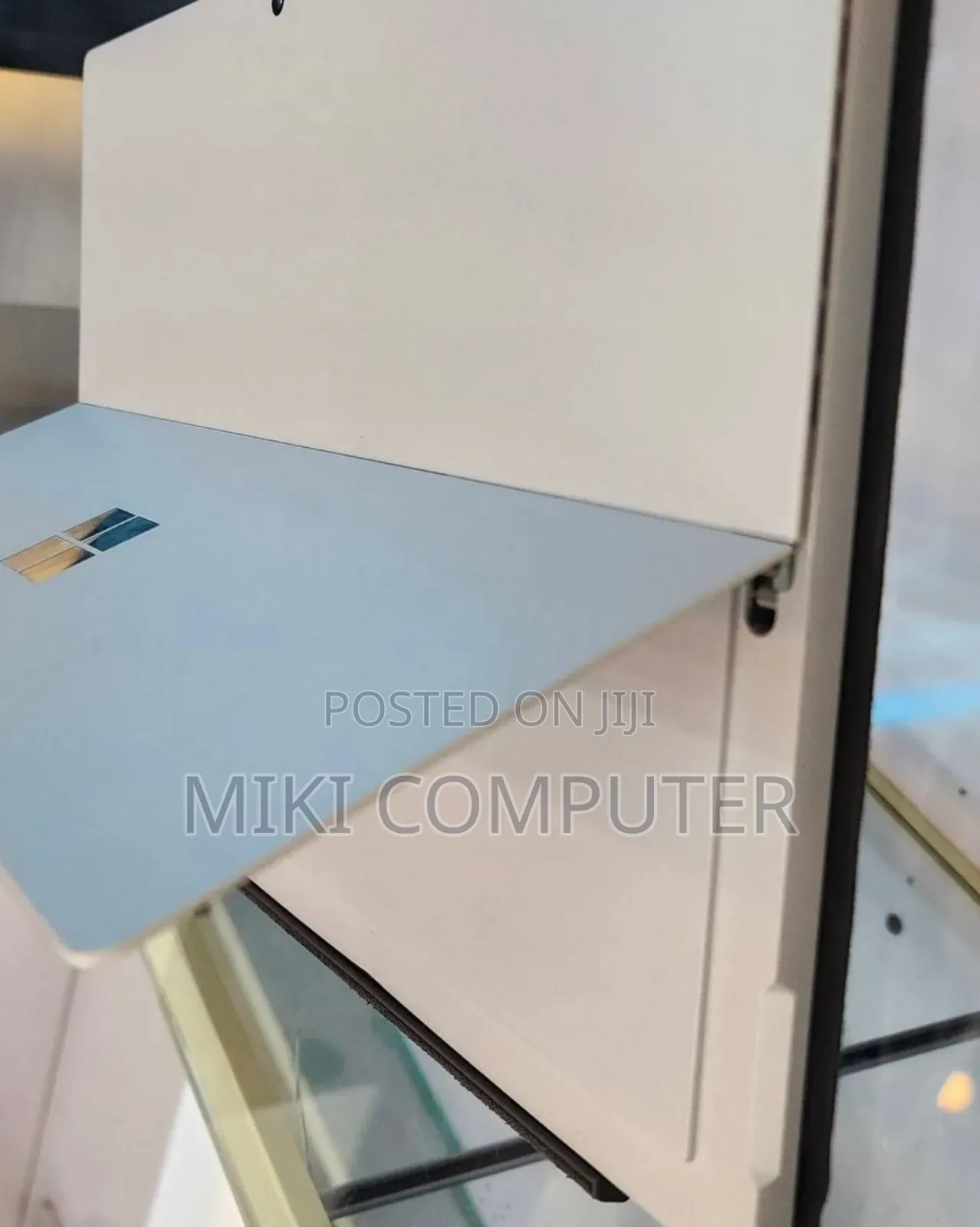 New Laptop Microsoft Surface 8GB Intel Core I5 SSD 256GB