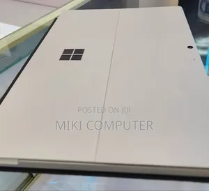 New Laptop Microsoft Surface 8GB Intel Core I5 SSD 256GB