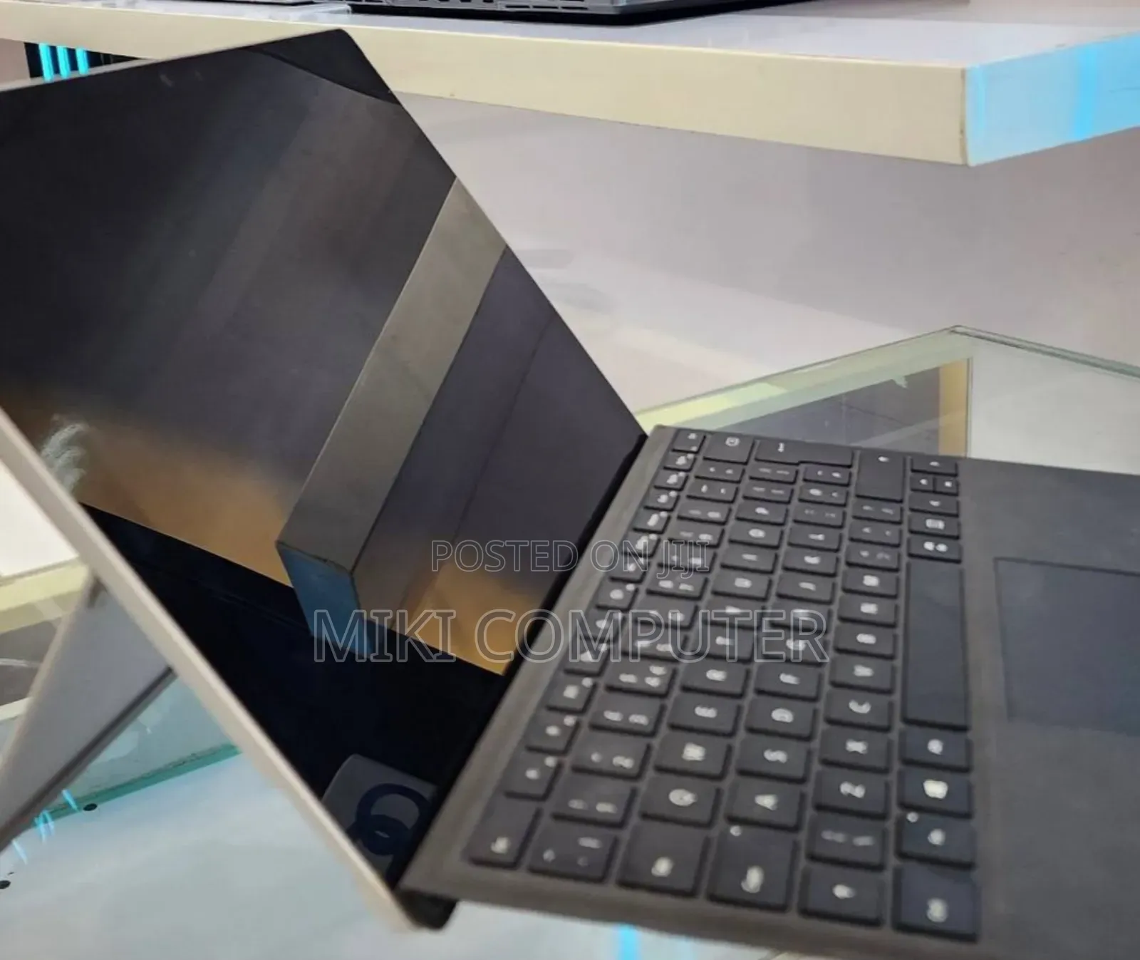 New Laptop Microsoft Surface 8GB Intel Core I5 SSD 256GB