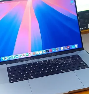 New Laptop Apple MacBook Pro M1 16GB Apple M1 Pro SSD 1T