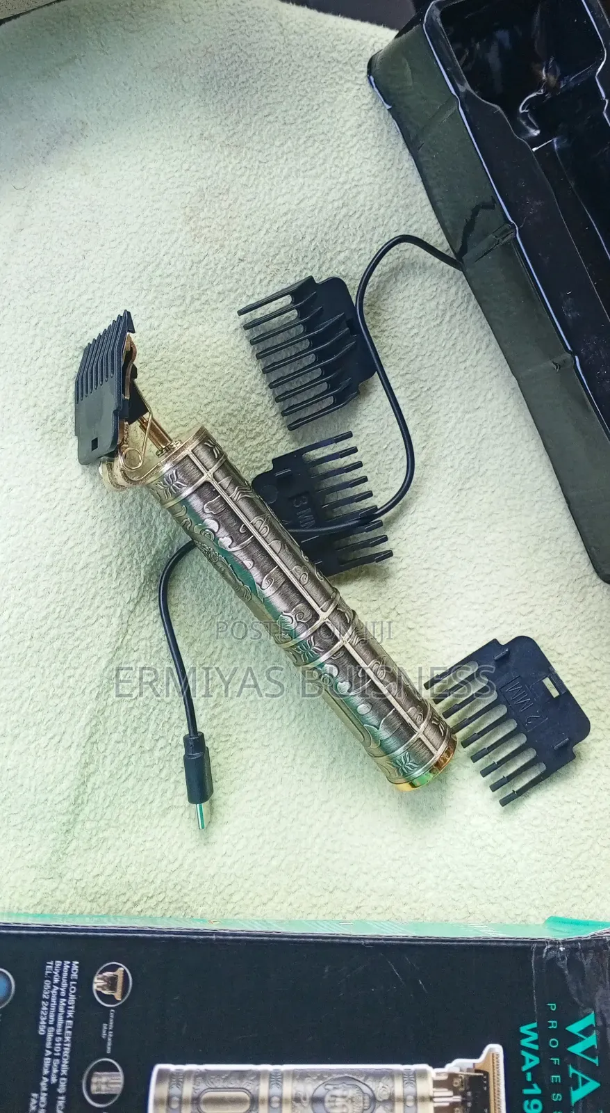 የፀጉር መቁረጫ Barber Groom ቅርፅ ማውጫ