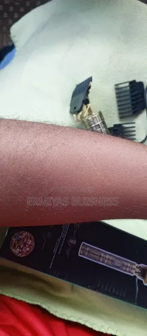 የፀጉር መቁረጫ Barber Groom ቅርፅ ማውጫ