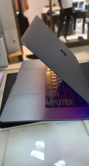 New Laptop Apple MacBook Pro 2016 16GB Intel Core I7 SSD 512GB