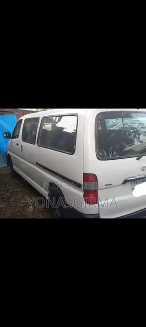 Toyota HiAce 2011 White
