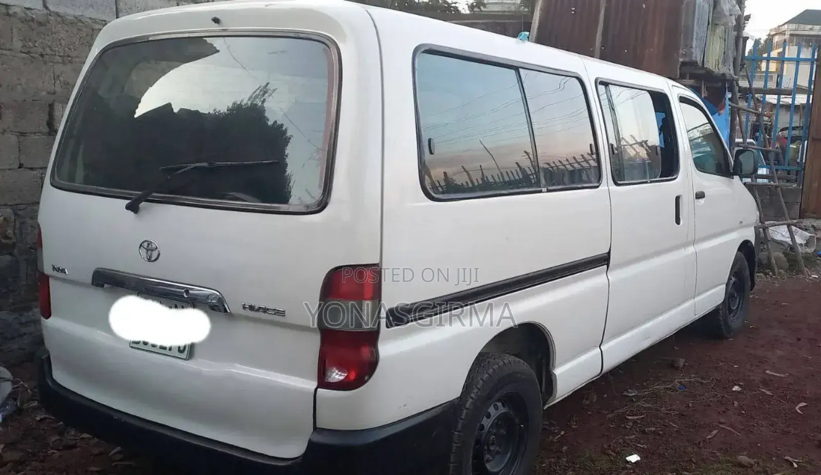Toyota HiAce 2011 White
