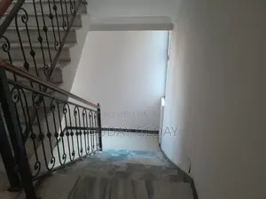 261 Kare G+4 Building