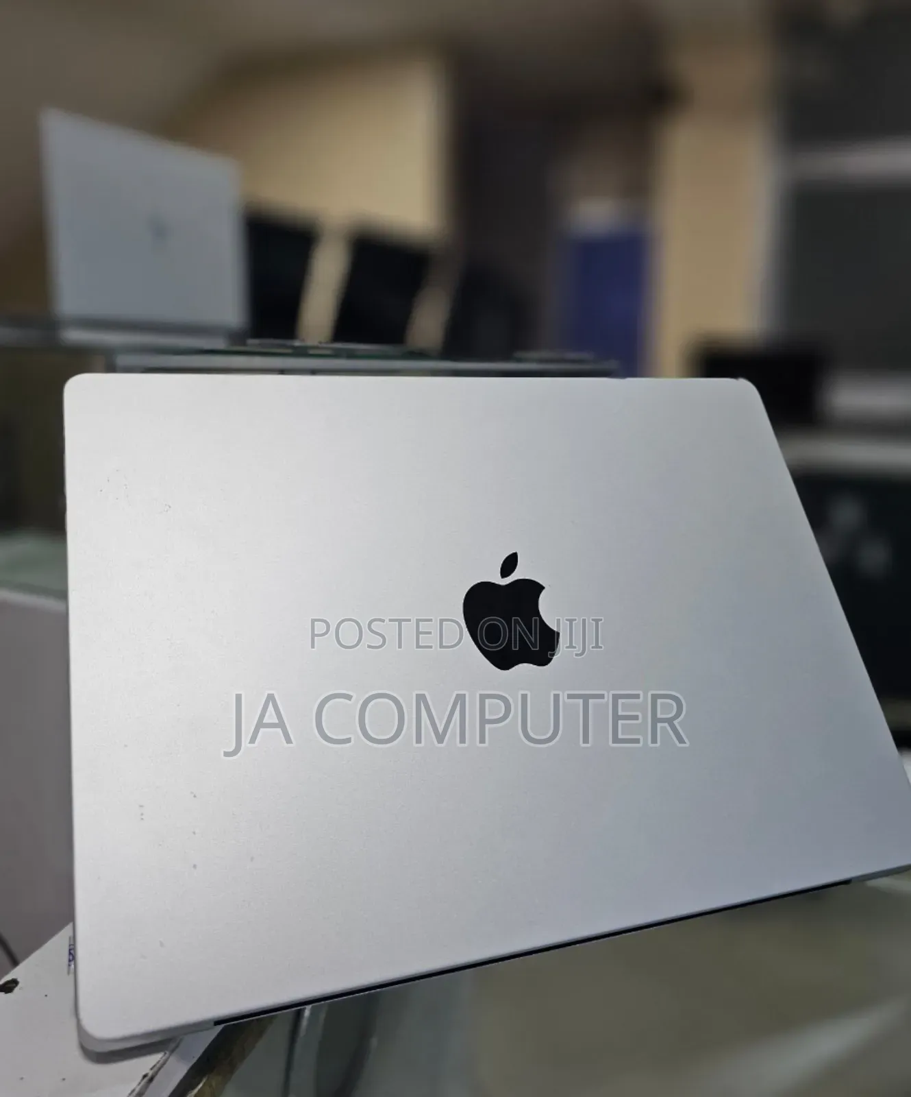 New Apple MacBook Pro 2023 M3 14-Inch 8GB Apple M3 Pro SSD 512GB