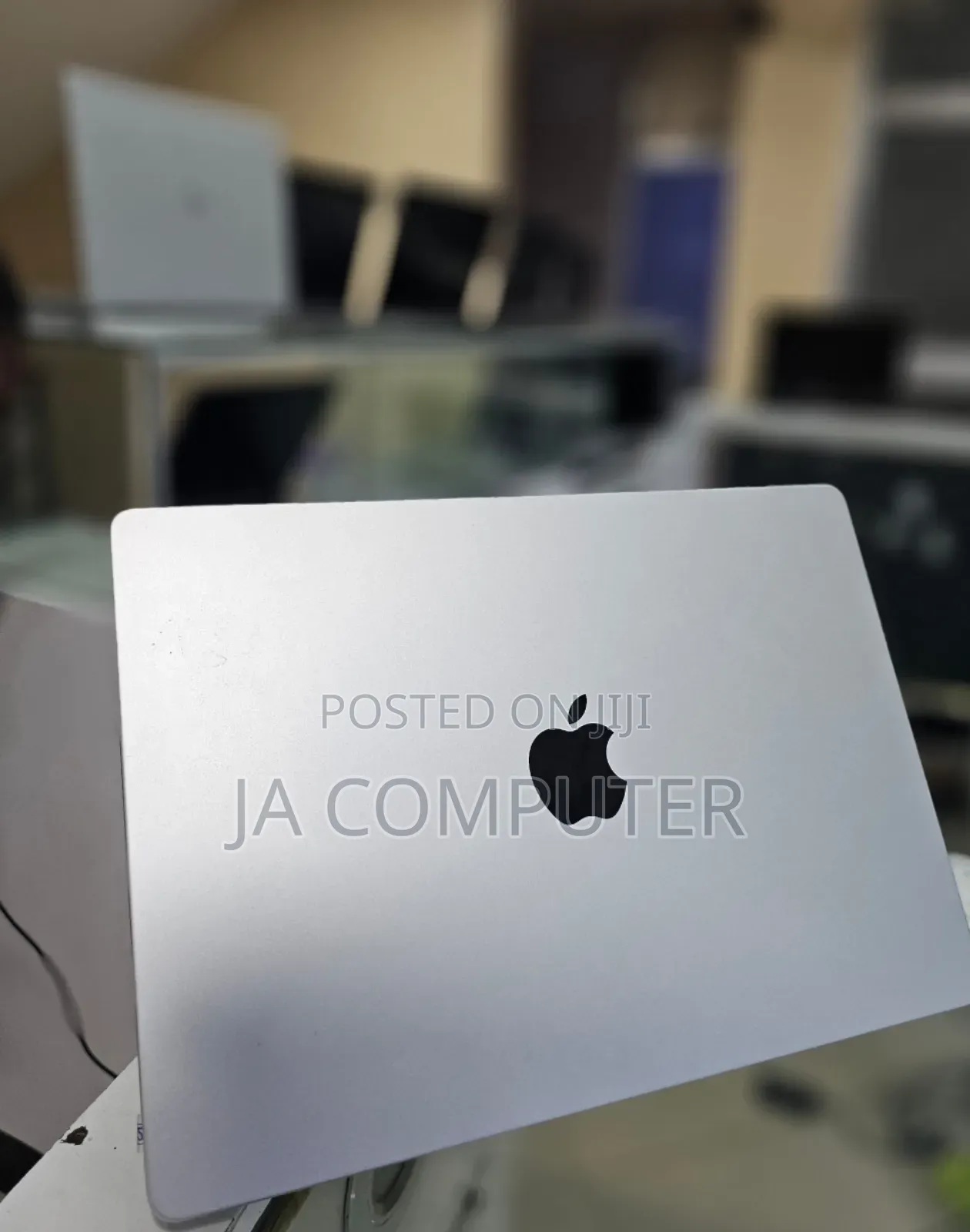 New Apple MacBook Pro 2023 M3 14-Inch 8GB Apple M3 Pro SSD 512GB