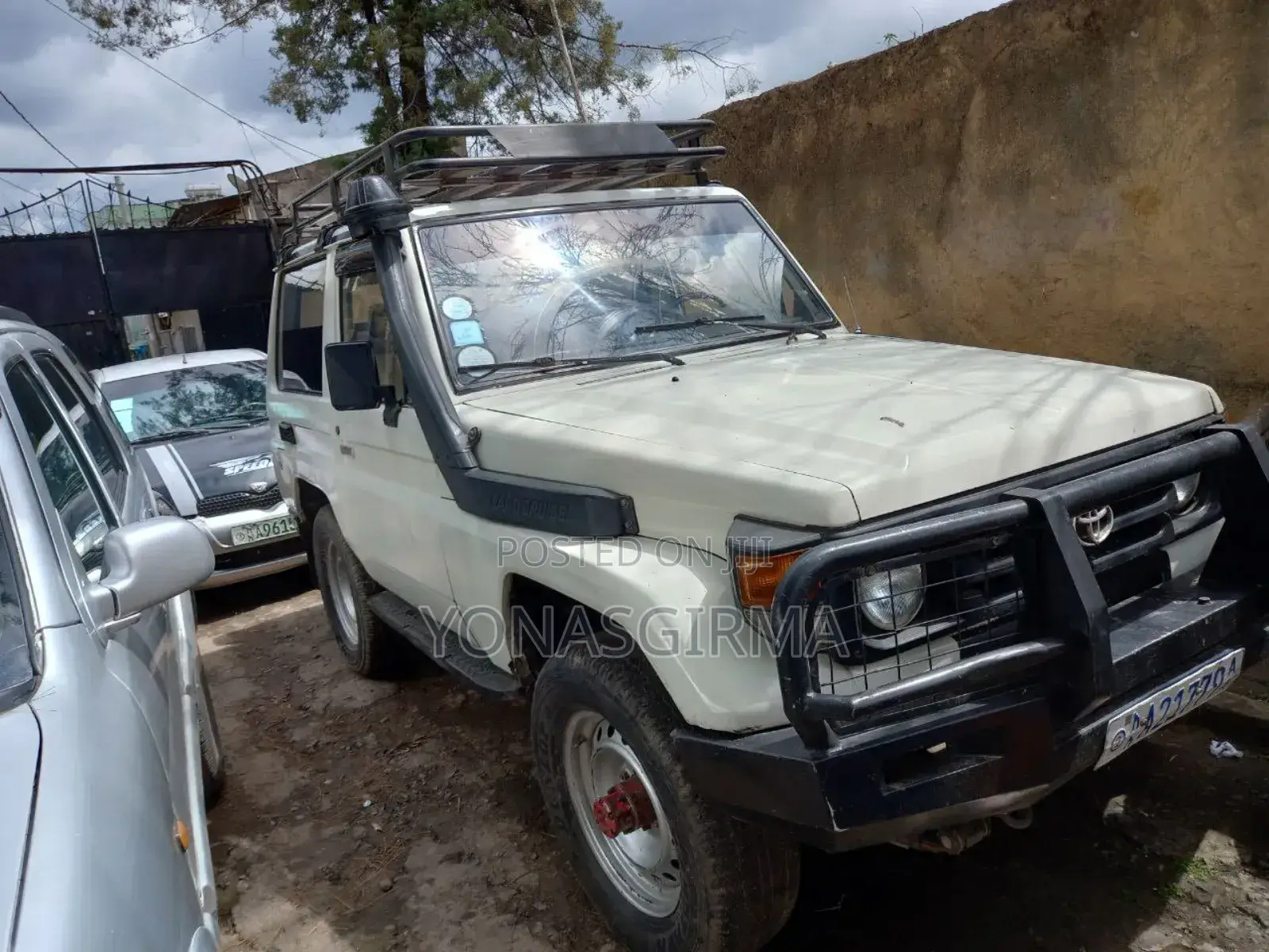 Toyota Land Cruiser 1991 White