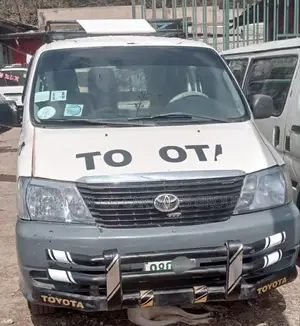 Photo - Toyota HiAce 2011 White