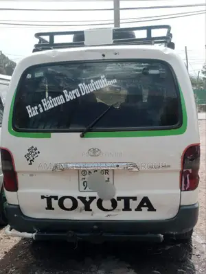 Toyota HiAce 2011 White