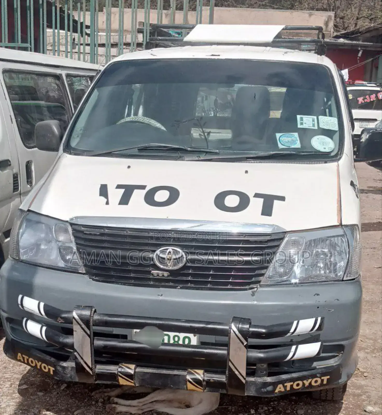 Toyota HiAce 2011 White