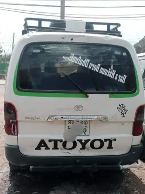 Toyota HiAce 2011 White