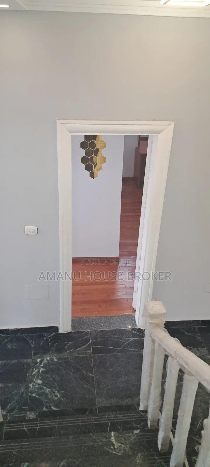 11bdrm House in Addis Abeba, Bole for rent