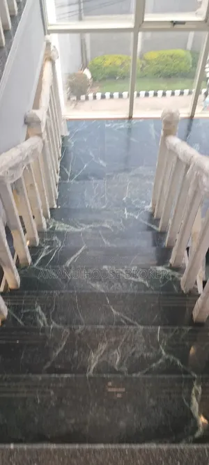 11bdrm House in Addis Abeba, Bole for rent