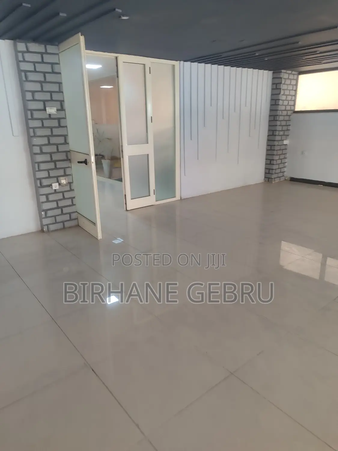 Luxury Apartimen Rent for Cafe or Other Business