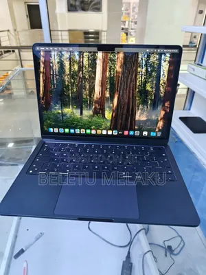 New Laptop Apple MacBook Air 2024 M3 13-Inch 8GB Apple M3 SSD 256GB