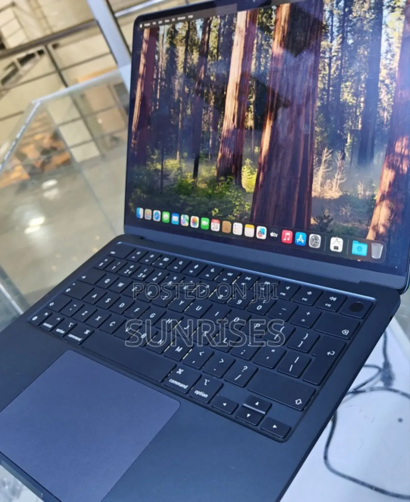 New Laptop Apple MacBook Air 2024 M3 13-Inch 8GB Apple M3 SSD 256GB