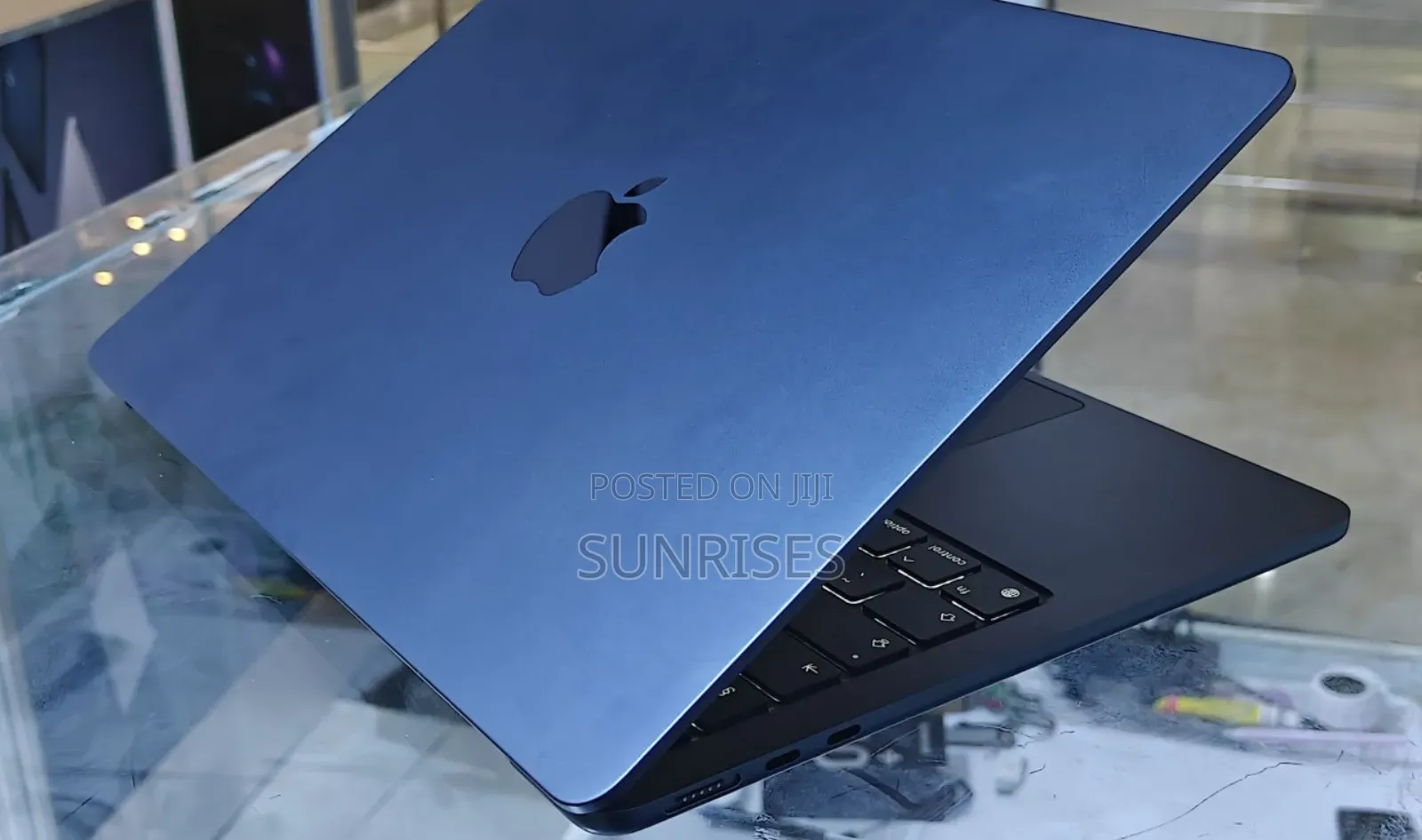 New Laptop Apple MacBook Air 2024 M3 13-Inch 8GB Apple M3 SSD 256GB