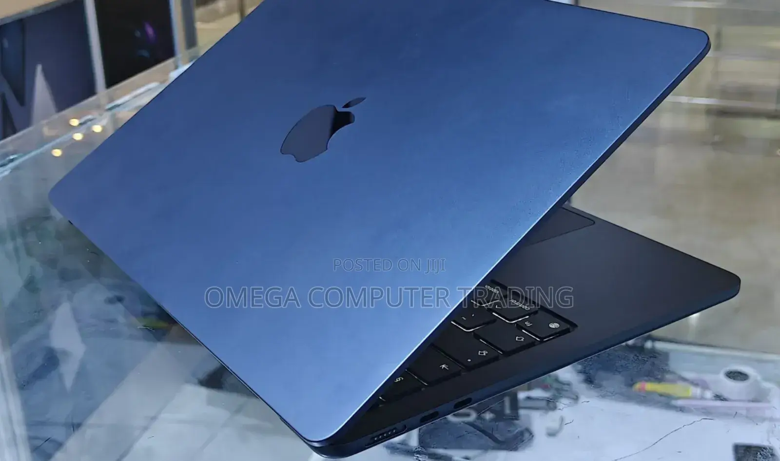 New Laptop Apple MacBook Air 2024 M3 8GB Apple M3 SSD 256GB