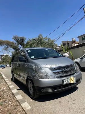 Photo - Hyundai Starex 2012 Silver