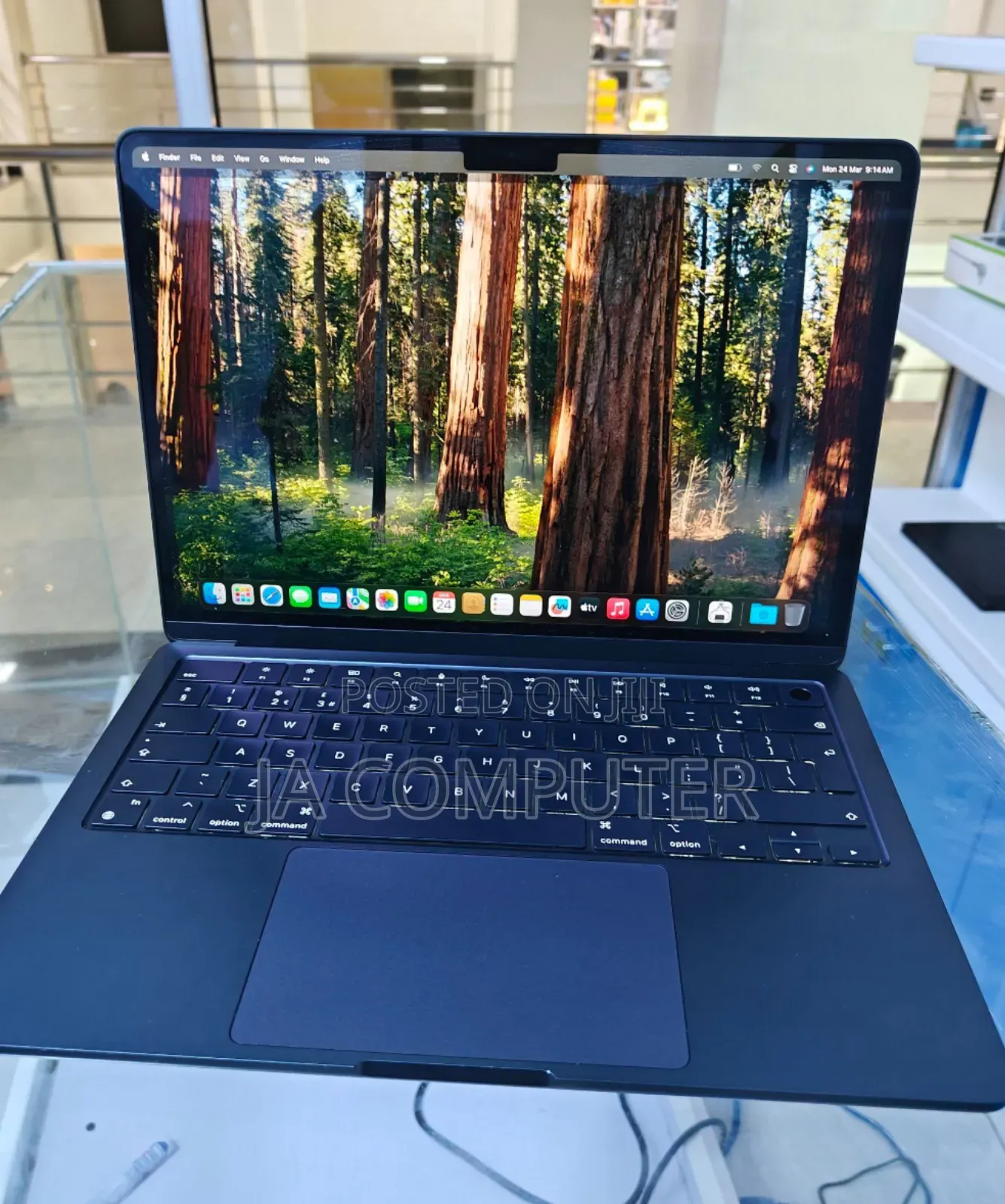 New Laptop Apple MacBook Air 2024 M3 13-Inch 8GB Apple M3 SSD 256GB