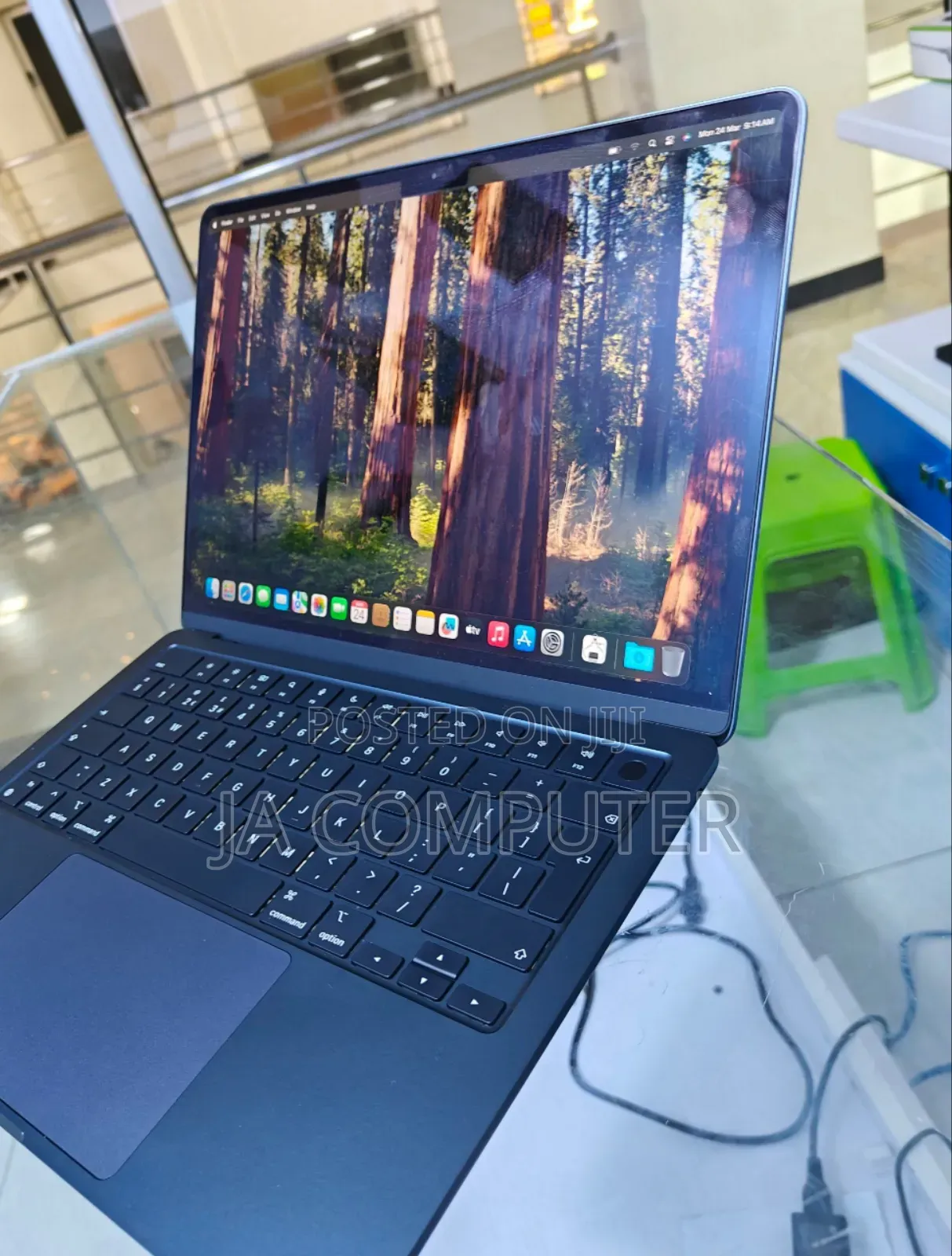 New Laptop Apple MacBook Air 2024 M3 13-Inch 8GB Apple M3 SSD 256GB