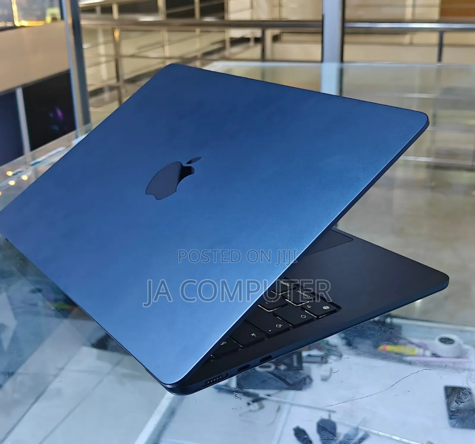 New Laptop Apple MacBook Air 2024 M3 13-Inch 8GB Apple M3 SSD 256GB