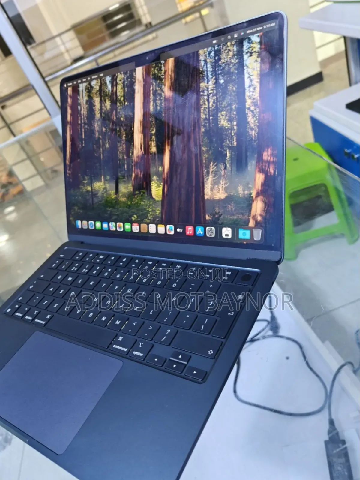 New Apple MacBook Air 2024 M3 13-Inch 8GB Intel Core M3 SSD 500GB