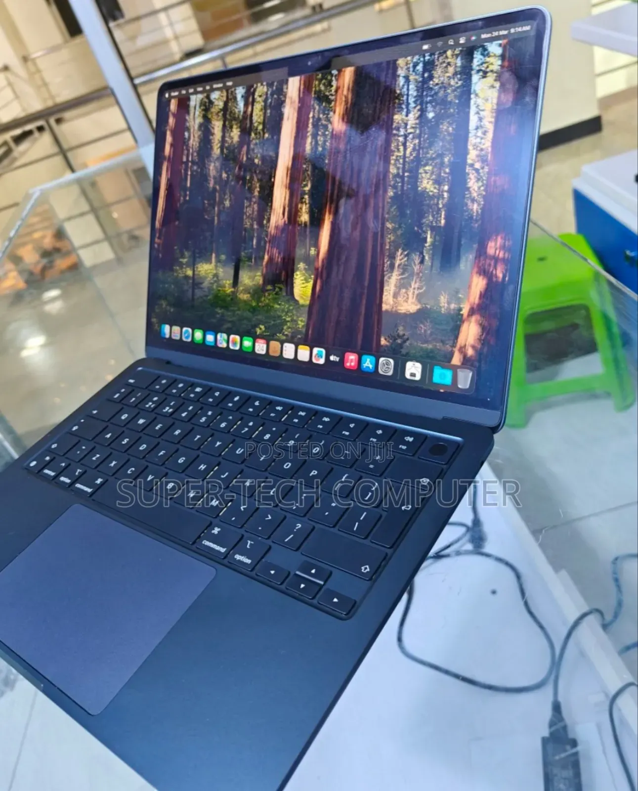 New Laptop Apple MacBook Air 2024 M3 13-Inch 8GB Apple M3 SSD 256GB