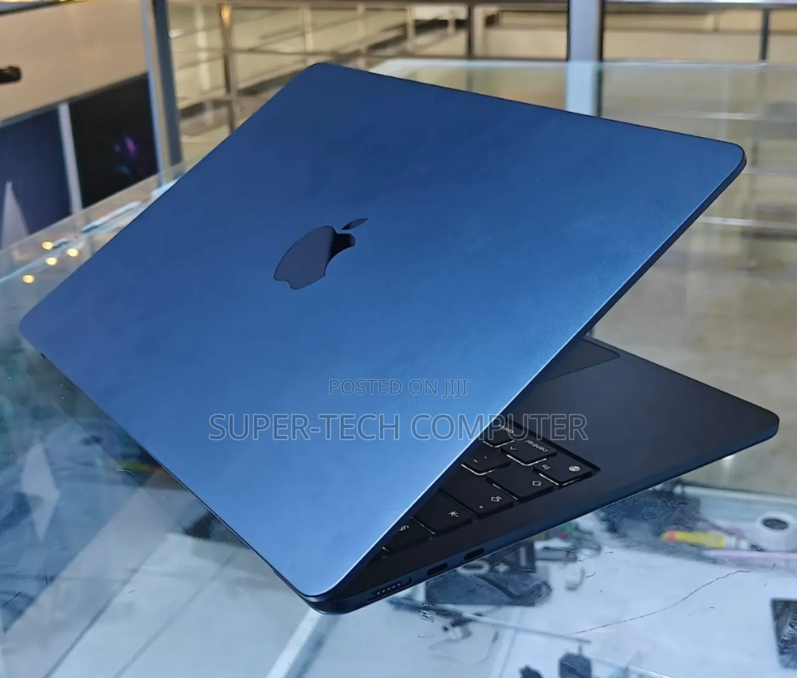 New Laptop Apple MacBook Air 2024 M3 13-Inch 8GB Apple M3 SSD 256GB