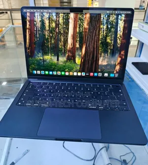 New Laptop Apple MacBook Air 2024 M3 13-Inch 8GB Apple M3 SSD 256GB