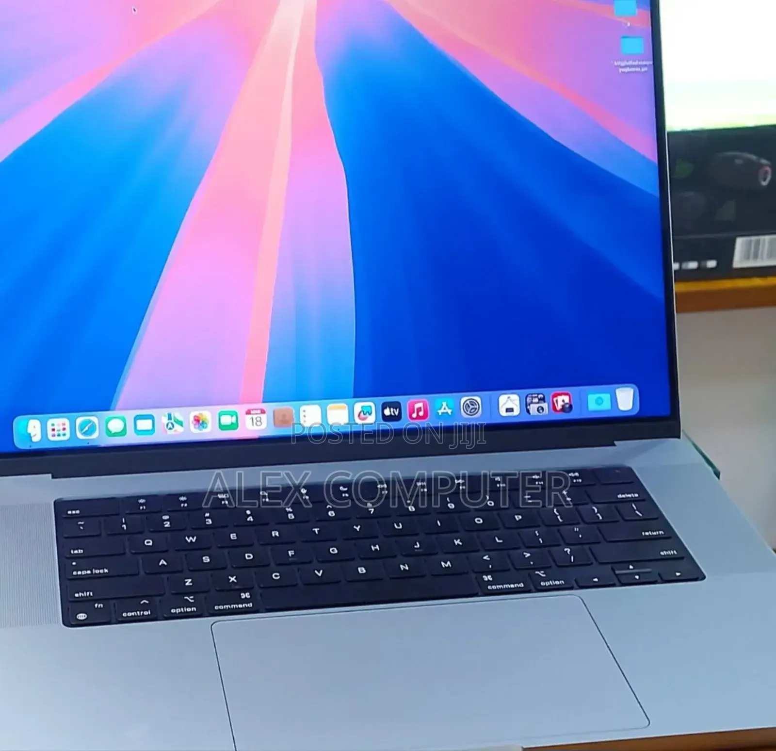 New Laptop Apple MacBook Pro M1 16GB Apple M1 Pro SSD 1T