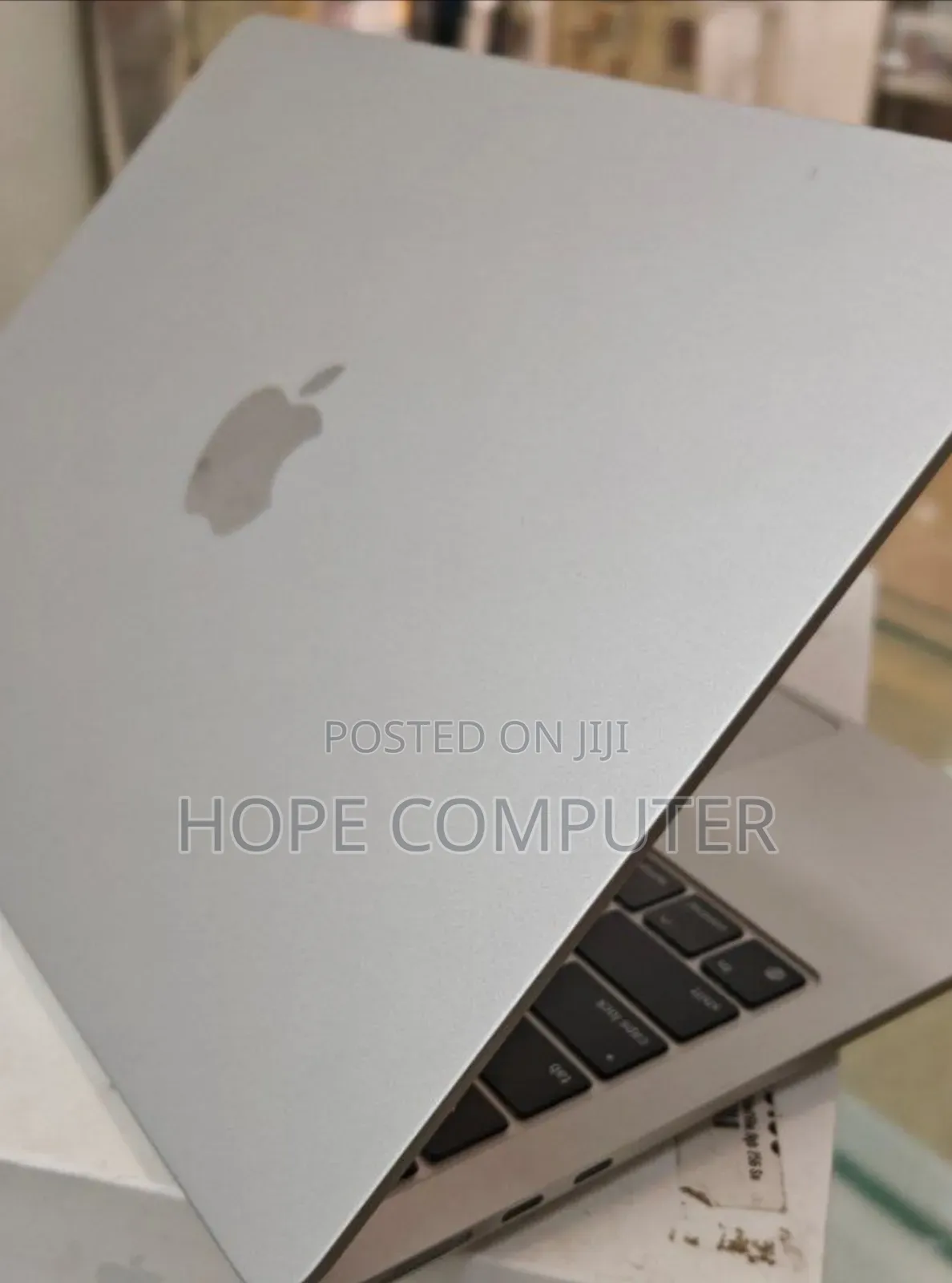 New Laptop Apple MacBook Air 2022 M2 8GB Apple M2 SSD 256GB