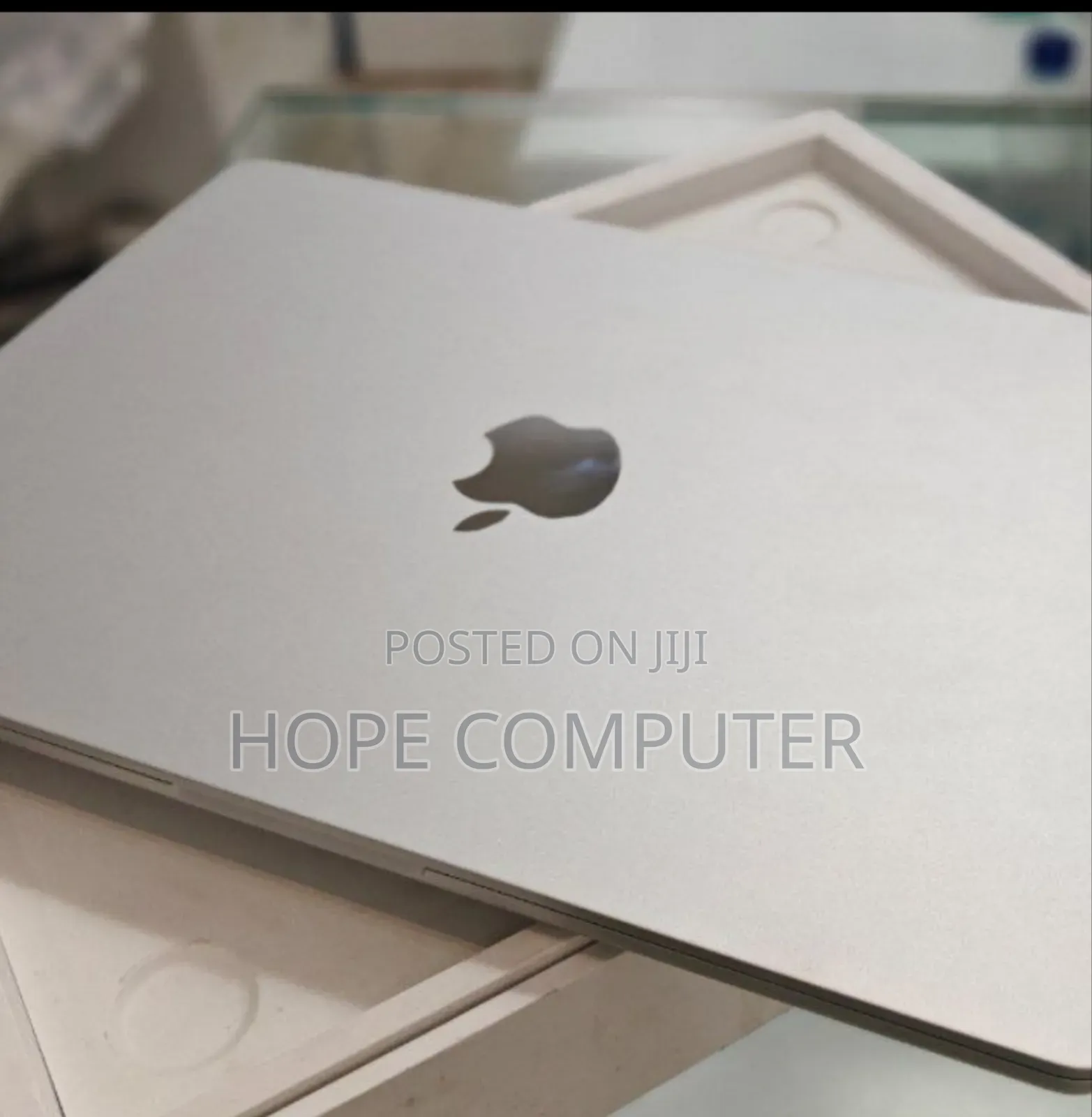 New Laptop Apple MacBook Air 2022 M2 8GB Apple M2 SSD 256GB