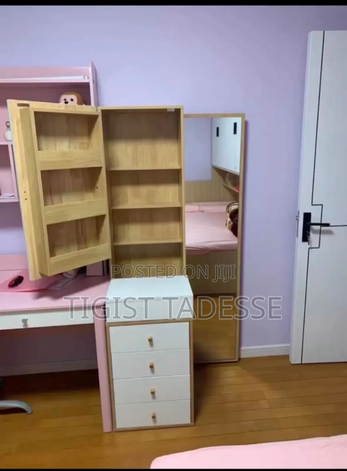 Dressing Table አነስተኛ ቦታ የሚፈልግ መስታወቱ በግራ ወይም በቀኝ የሚንሸራተት