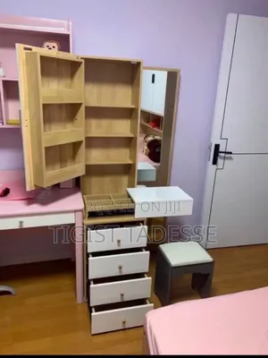 Dressing Table አነስተኛ ቦታ የሚፈልግ መስታወቱ በግራ ወይም በቀኝ የሚንሸራተት