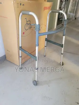 Reliable Walking Support for Old People:Walker፬μwalker