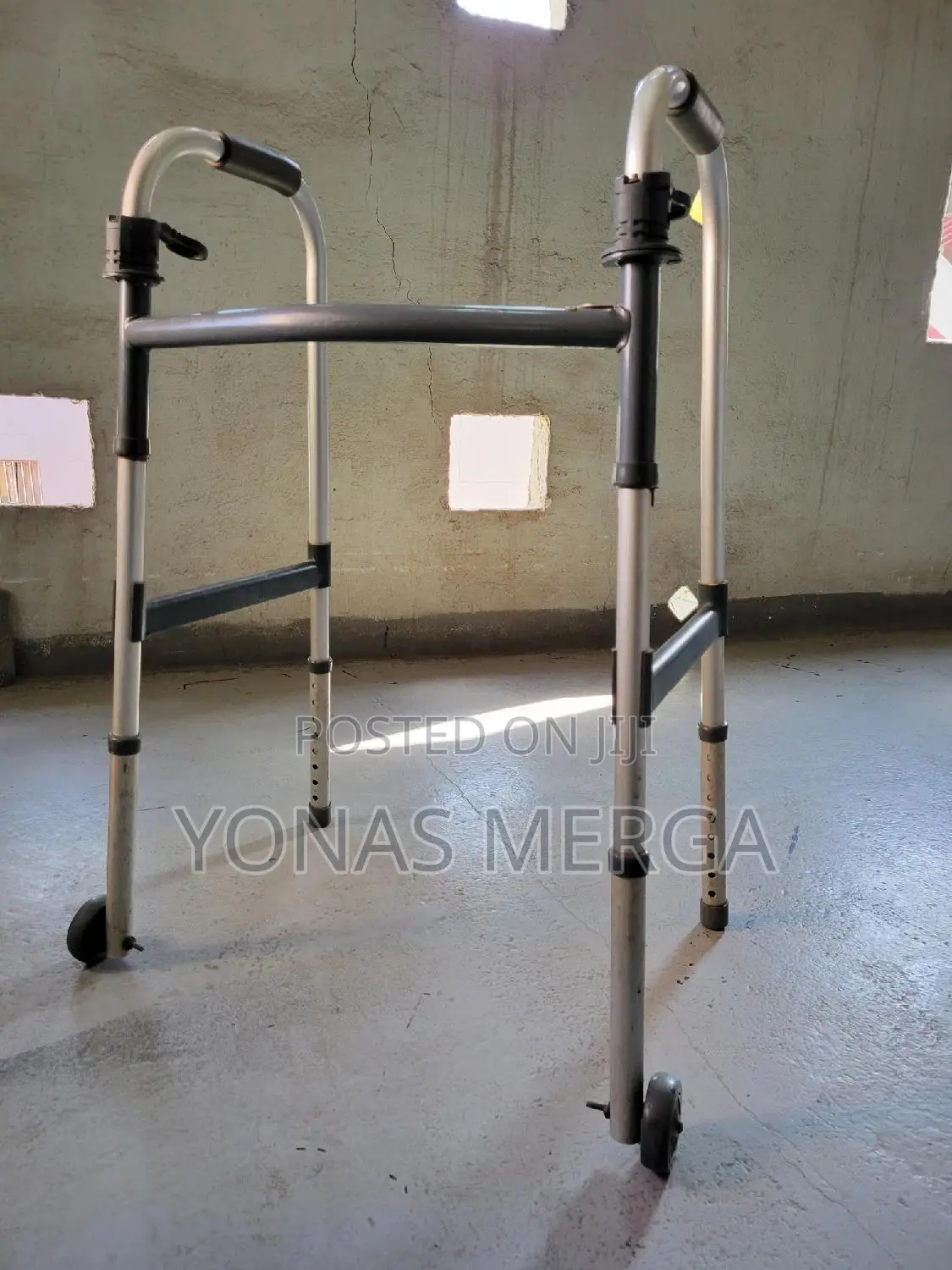 Walker/2-Button Aluminum Folding Walker W 5in Wheels,150kg